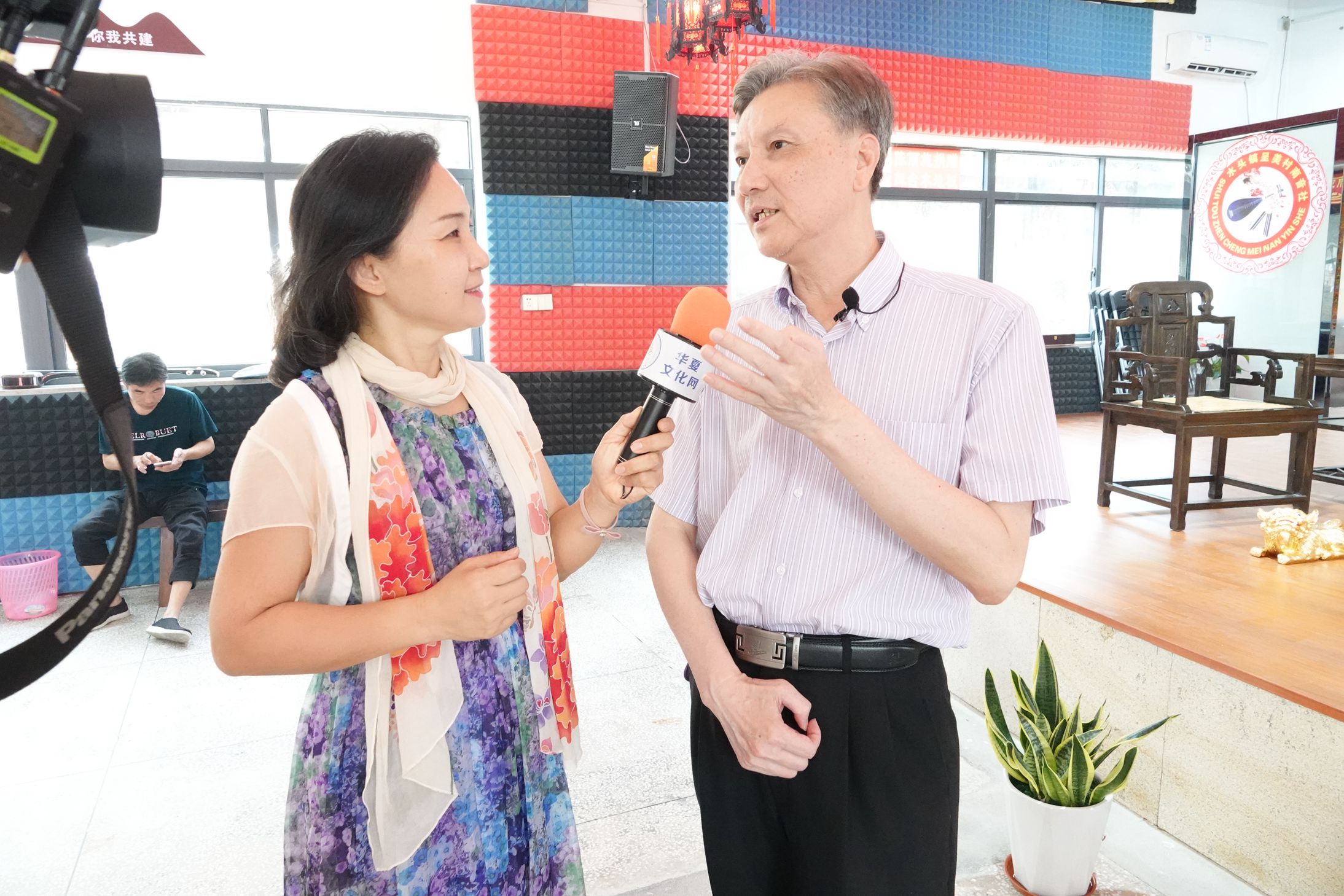 中国华夏文化网艺术总监林素梅专访中共泉州市委宣传部原副部长龚万全